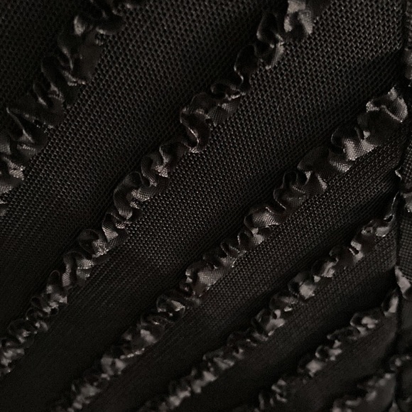 ANNEX -Black V-neck Stretch sleeveless dress - Picture 4 of 9